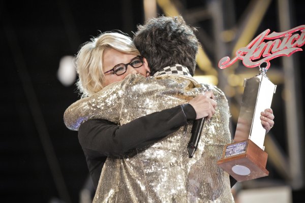Immagine di Amici e Mediaset confermano la diretta di stasera della Finale da Verona - Scopri su Televisione